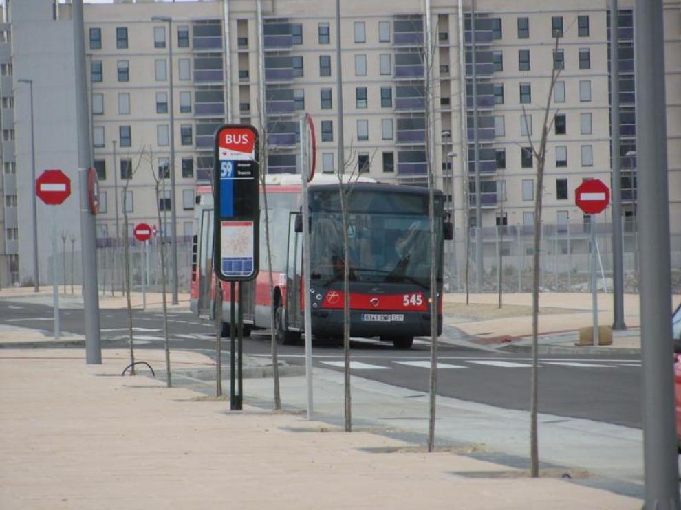 La línea 59 del autobús urbano llega desde este lunes al nuevo barrio zaragozano