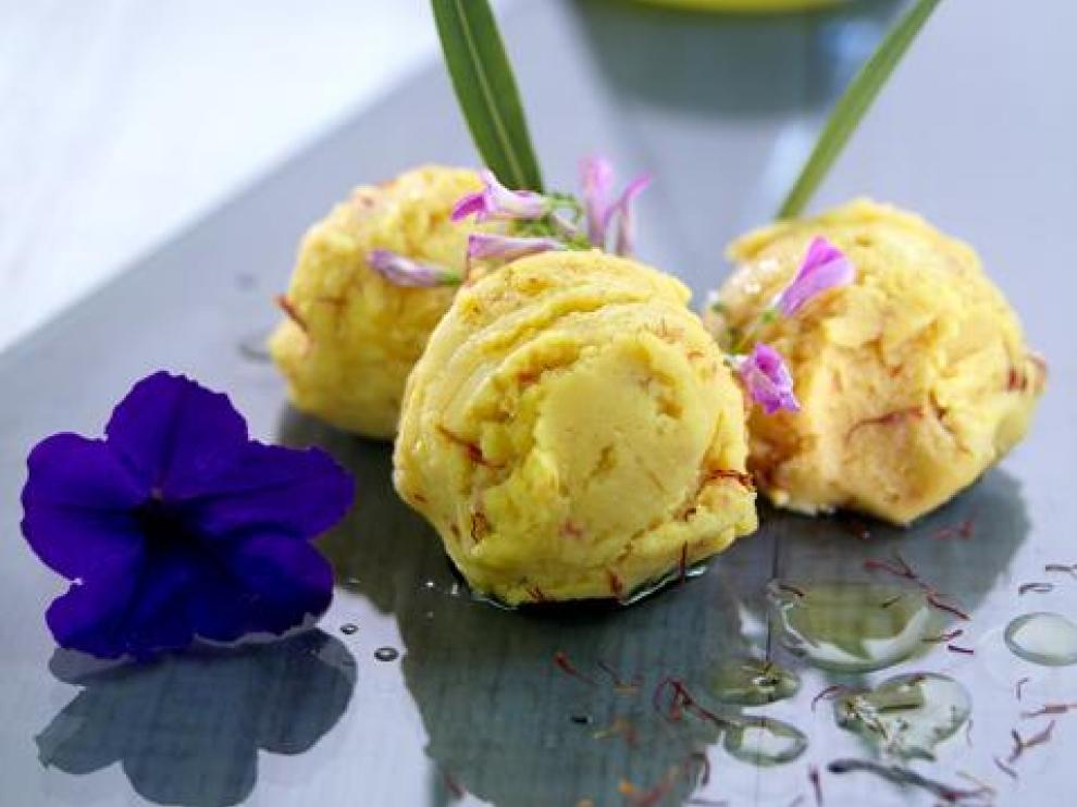 Helado de azafrán y aceite de oliva