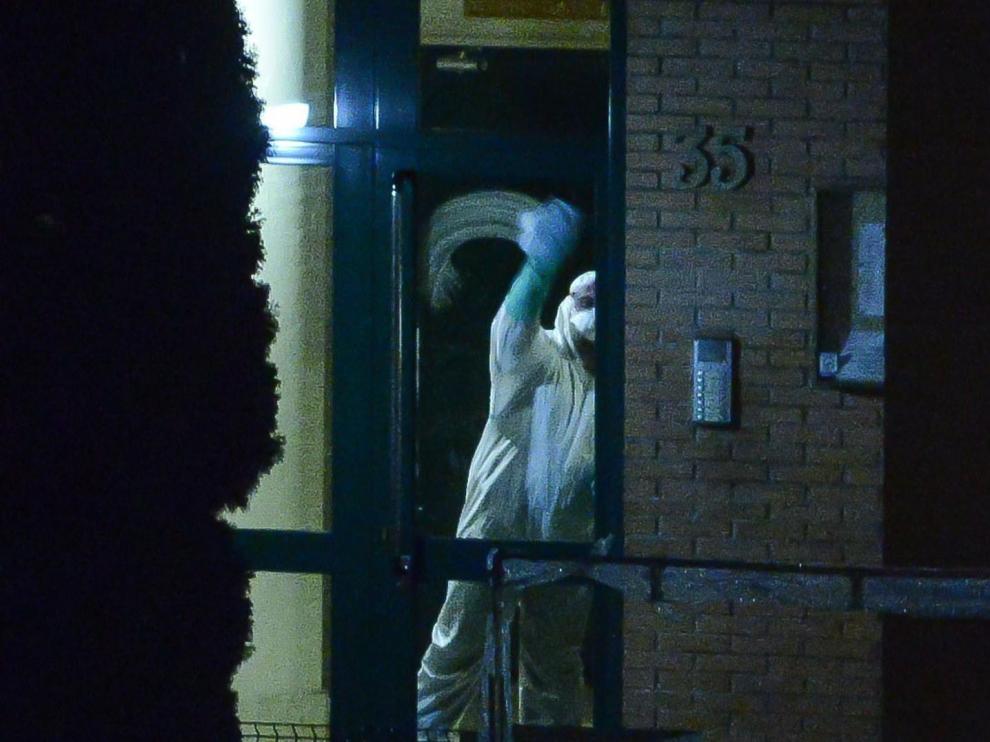 Personal sanitario especializado en el hospital donde permanece ingresada Teresa Romero.