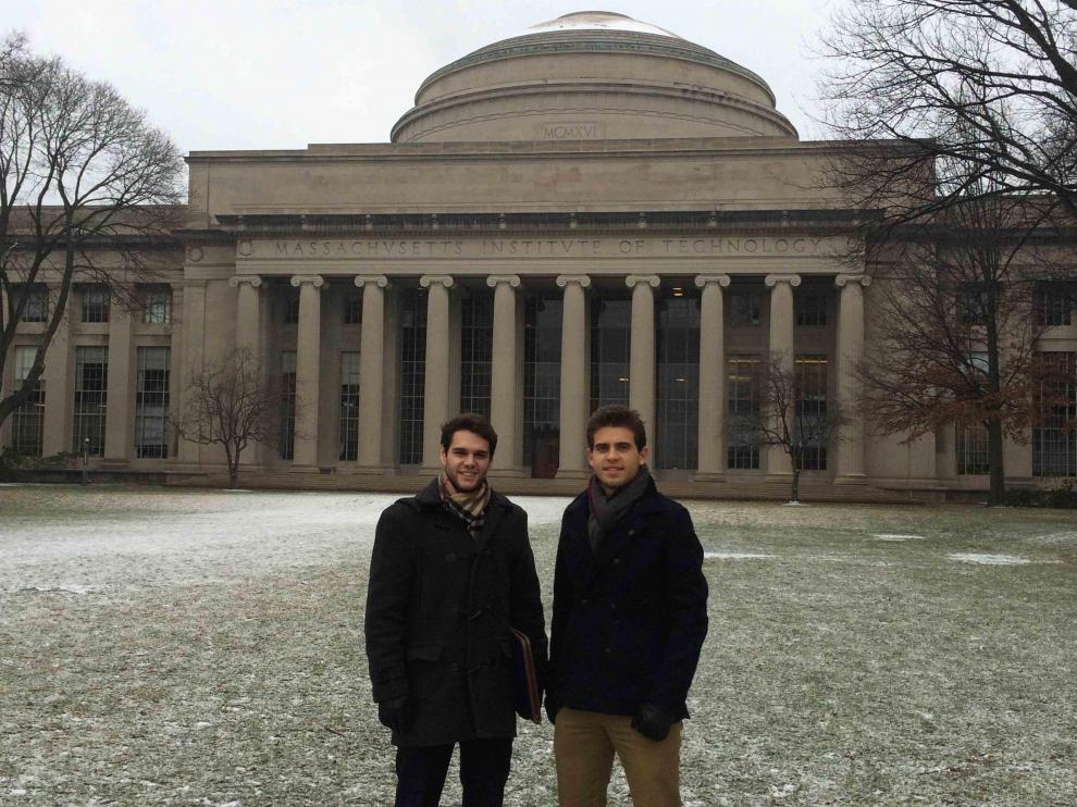 Los dos alumnos aragoneses del máster ZLOG, David Fernando y Eduardo Perea en Massachusetts