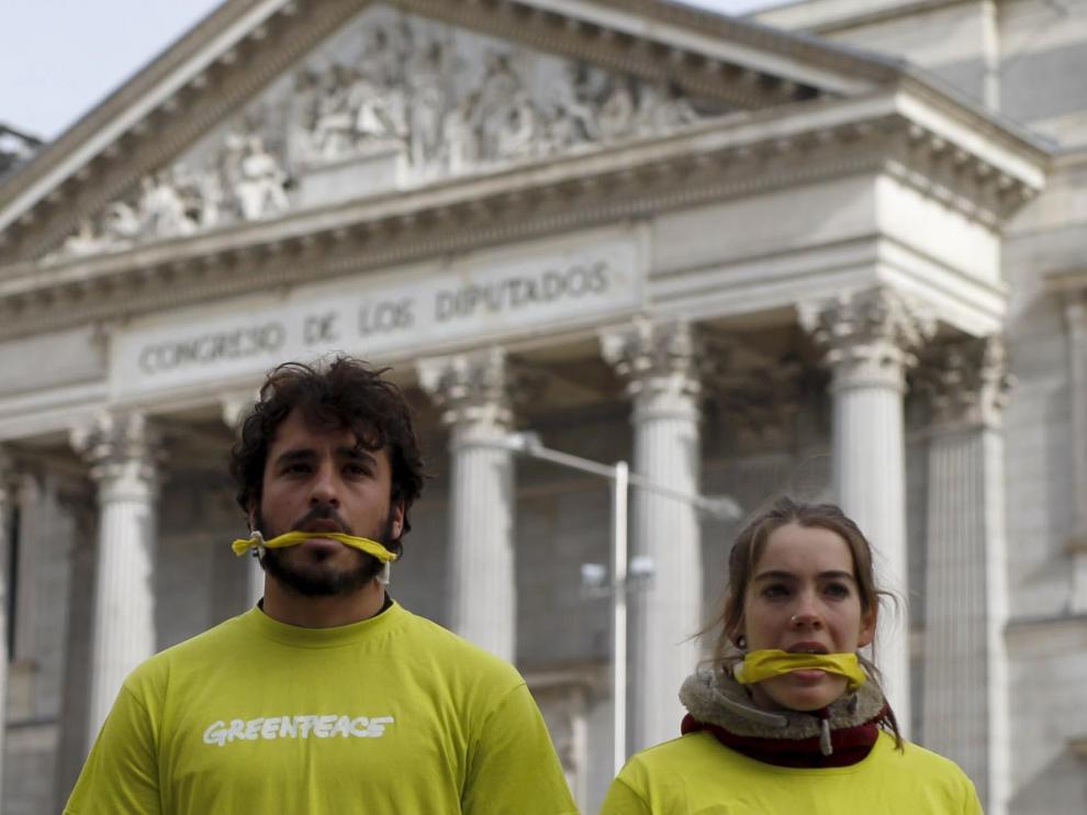 Greenpeace protesta ante el Congreso contra la ley mordaza