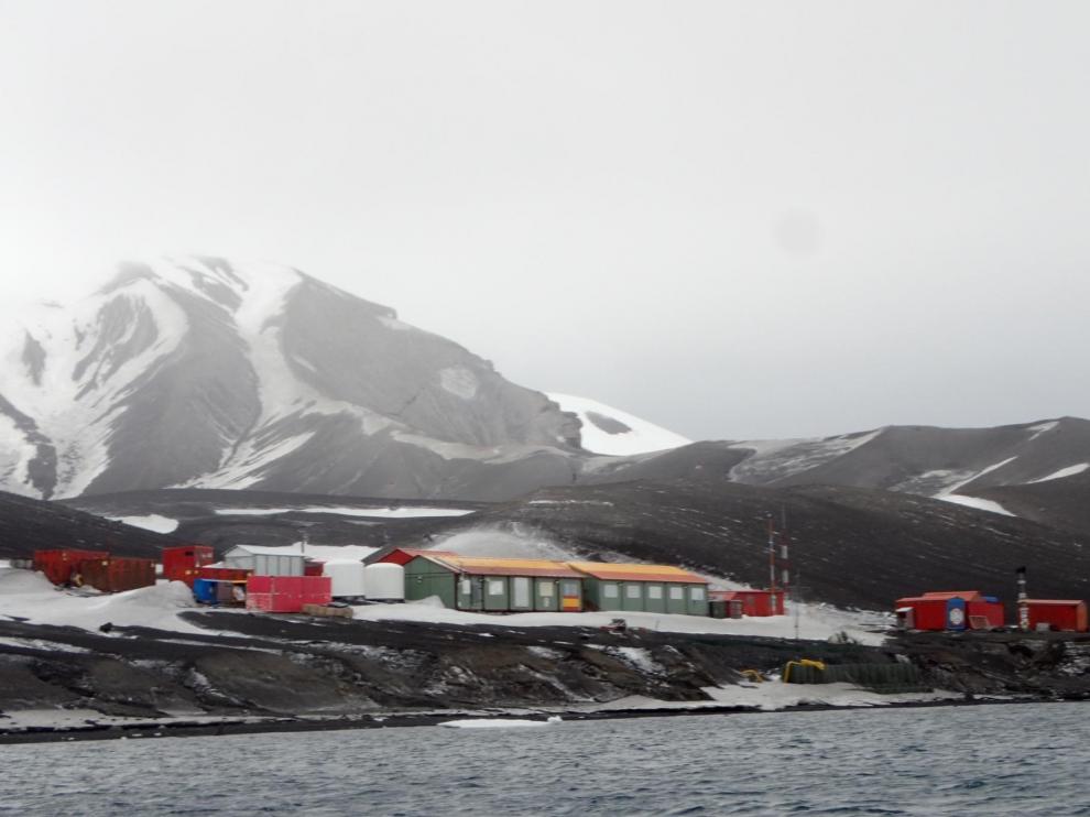 Dos suboficiales aragoneses llegan a la base antártica del Ejército de Tierra 'Gabriel de Castilla'