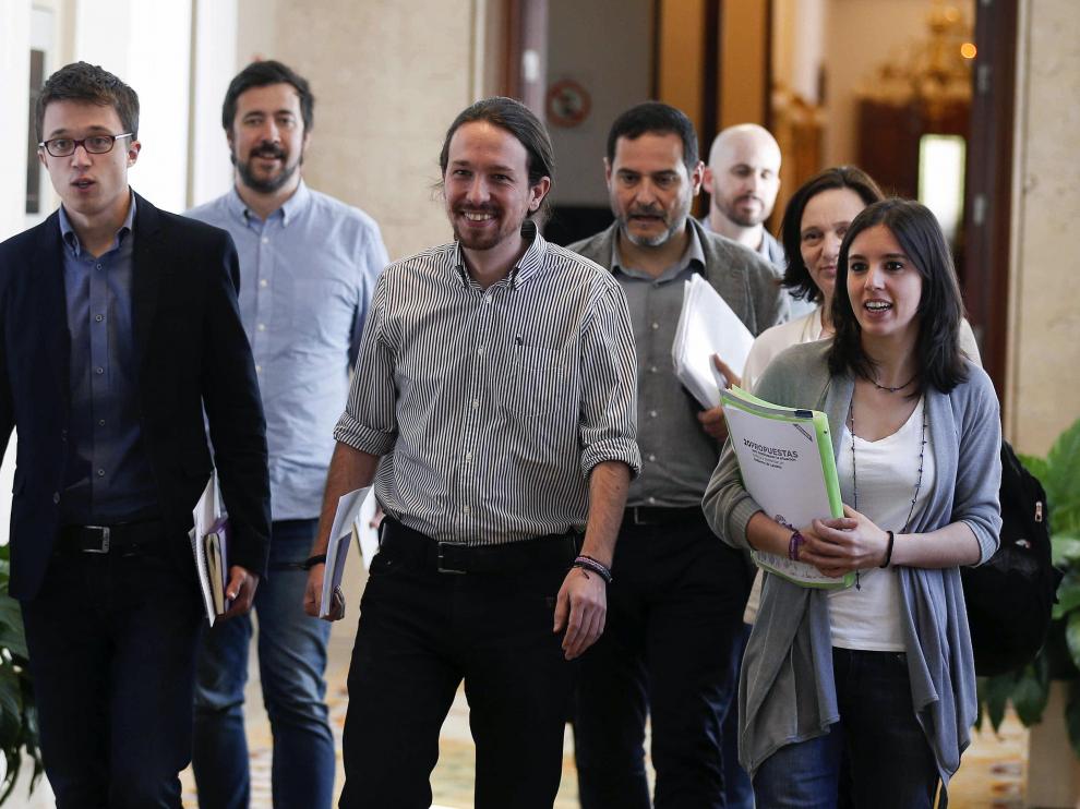Pablo Iglesias y el grupo negociador de Podemos.