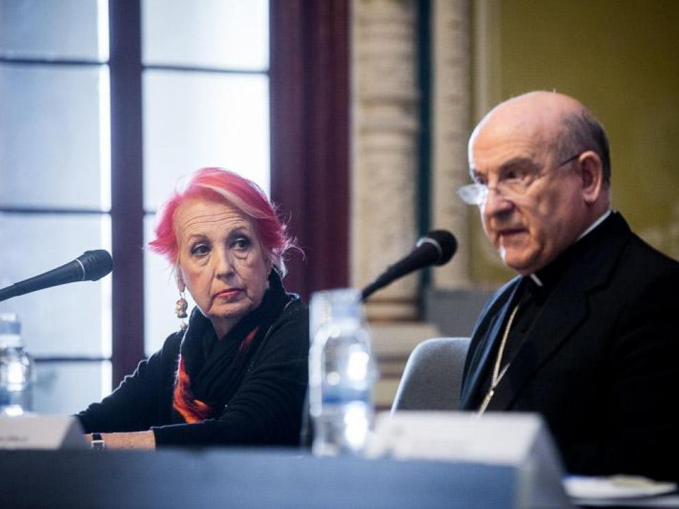 Vicente Jiménez rindió un homenaje de admiración a Rosa María Calaf por su trabajo bien hecho.