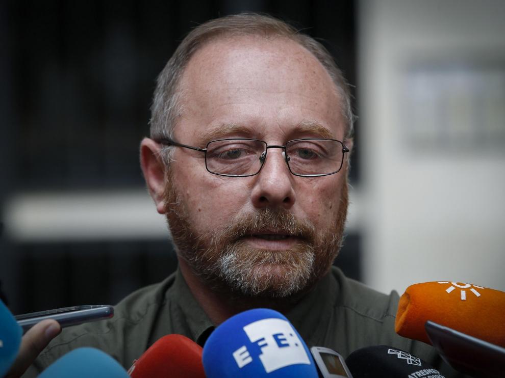 Antonio del Castillo hablando con los medios.