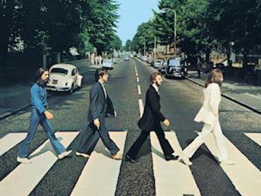 Los Beatles jugaron constantemente con la melodía y el arreglo.