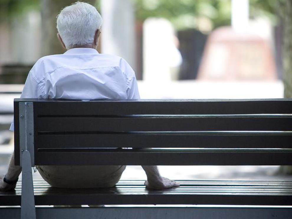 Más de la mitad de los aragoneses mayores de 85 años viven solos o con su pareja.