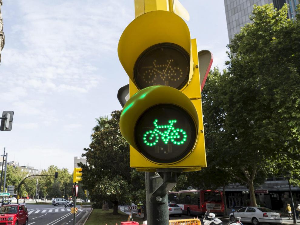 Semáforo del carril bici de Sagasta, de la primera fase.