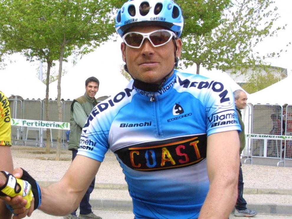 Marco Pantani y Jan Ulrich posan juntos en 2003.