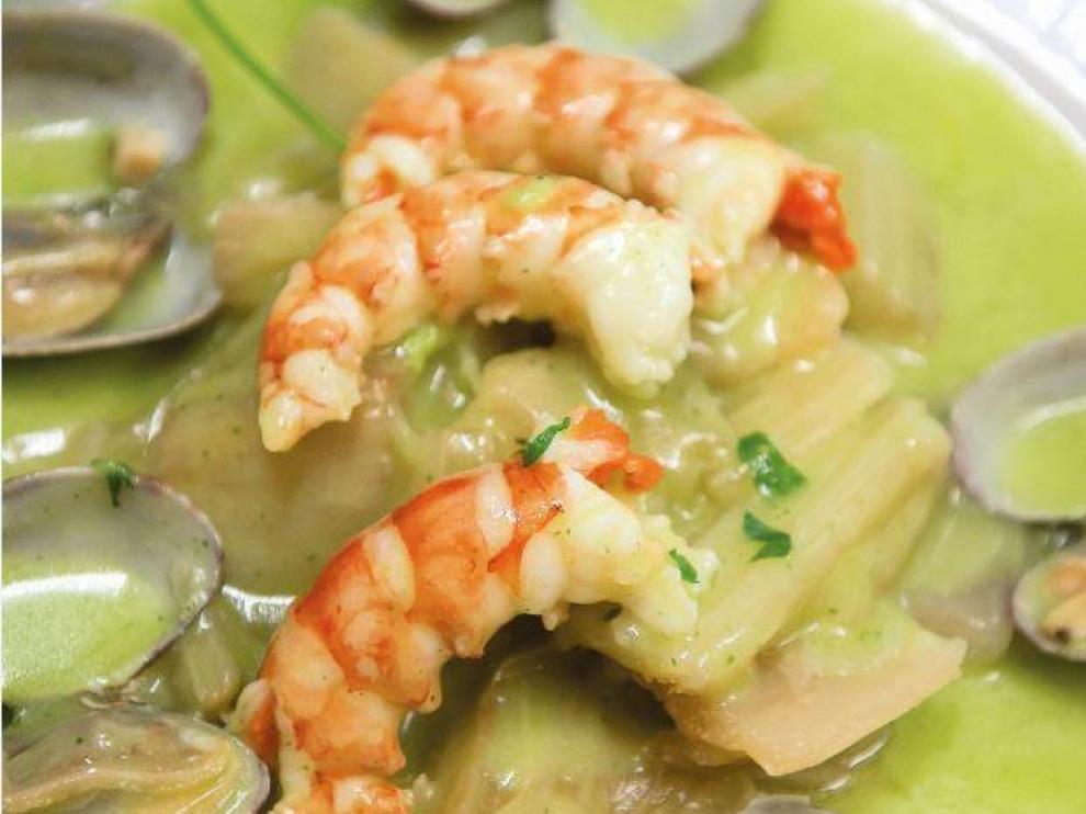 Cardo con almejas y gambas.
