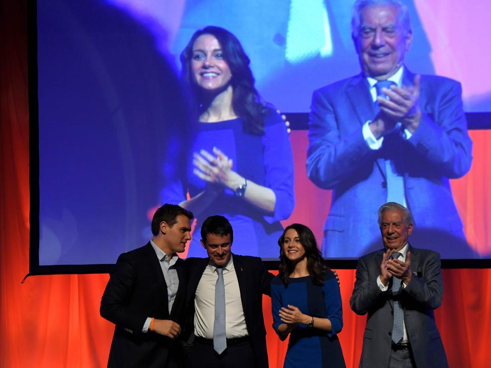 Rivera, Valls, Arrimadas y Vargas Llosa, en un acto del partido naranja.