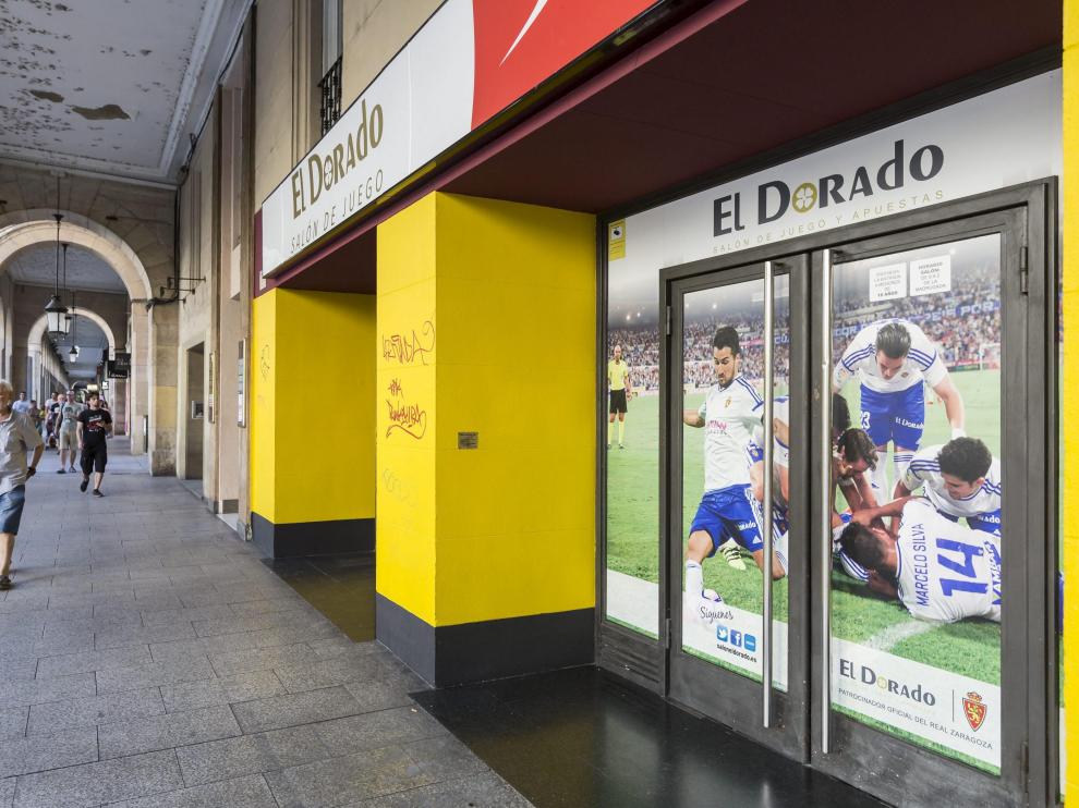 Uno de los locales de apuestas ubicados en el centro de Zaragoza.