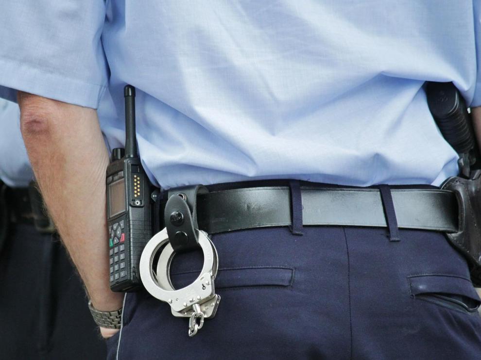 Los agentes de la Ertzaintza detuvieron al agresor.