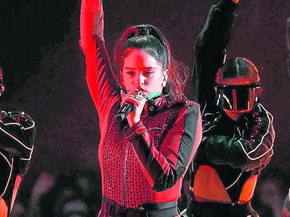 Rosalía interpreta su 'Malamente'.