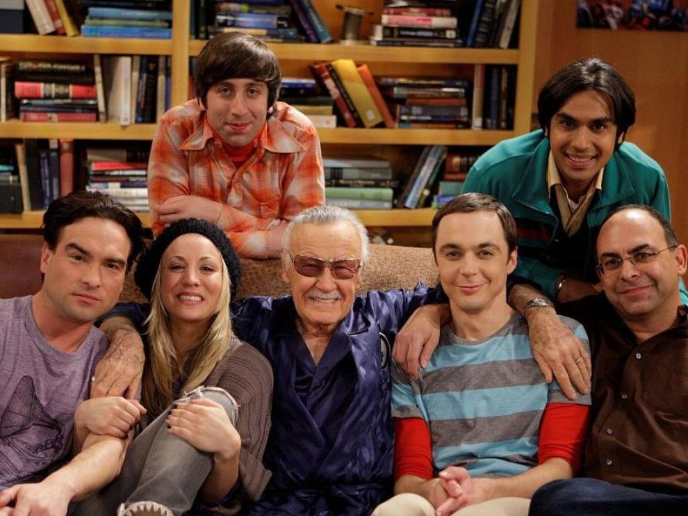 Los actores de 'The Big Bang Theory' junto a Stan Lee.