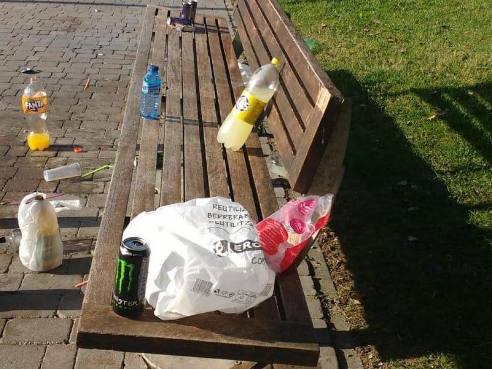 Suciedad en Ranillas tras el botellón del viernes