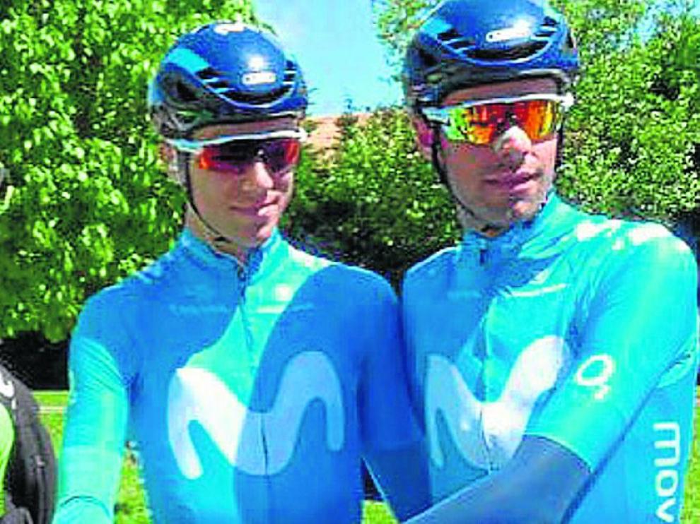 Fernando Barceló, Sergio Samitier, Jaime Castrillo y Jorge Arcas, en la salida de la Vuelta Aragón en Sabiñánigo.