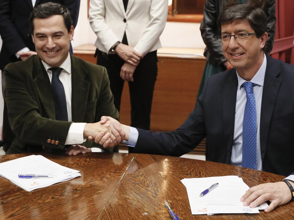 El presidente andaluz del PP, Juanma Moreno, y el presidente de Cs, Juan Marín.