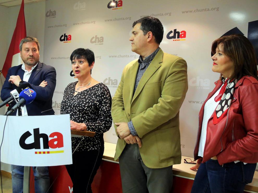 José Luis Soro, Sonia Alastruey, Joaquín Palacín y Carmen Martínez (secretaria general de CHA y diputada en Cortes de Aragón).