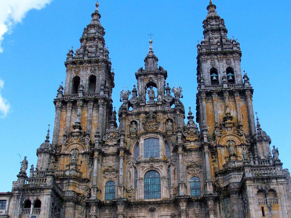 Pintadas contra los Borbones, la iglesia y Vox en la Catedral de Santiago