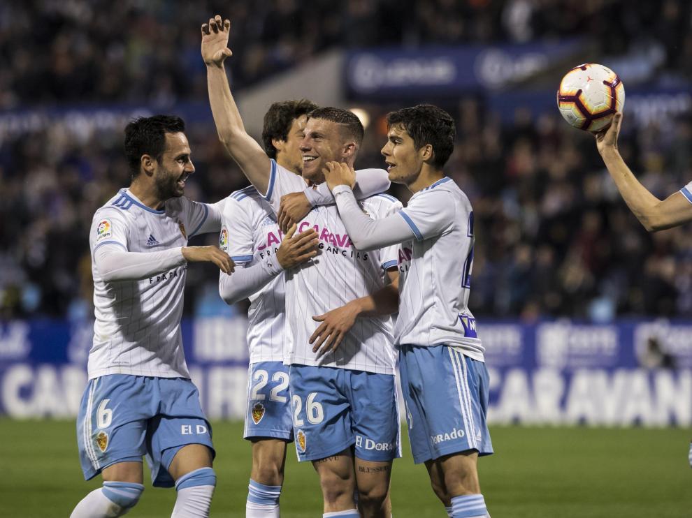 Guitián, Delmás, Biel y Soro celebran el 2-0 zaragocista frente al Nástic en La Romareda.