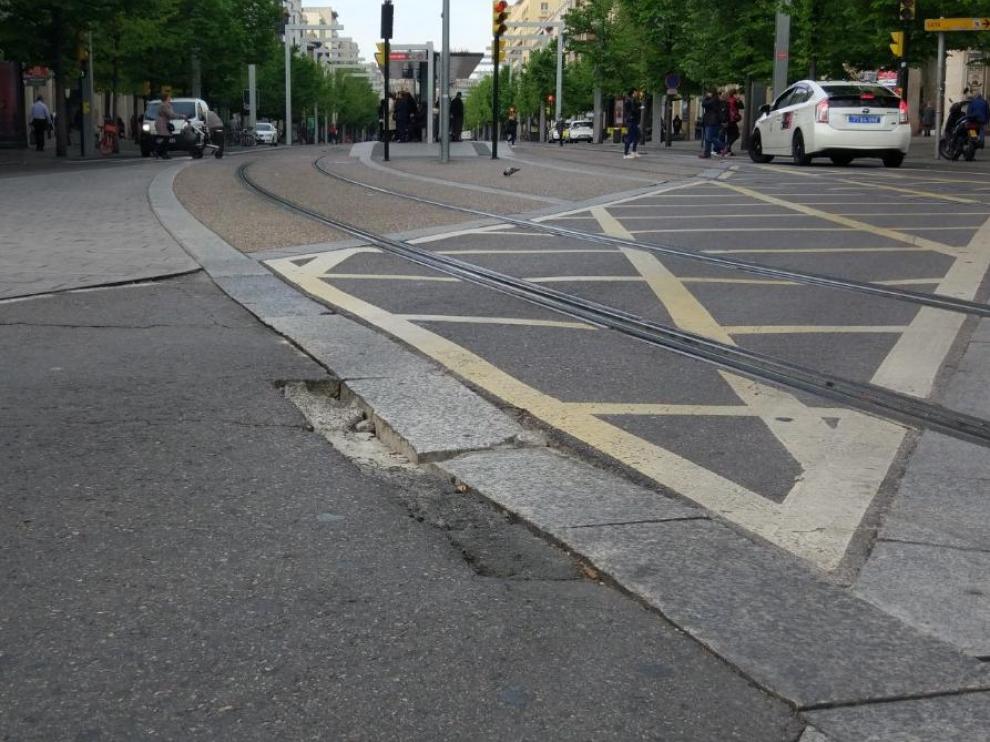 El socavón se encuentra entre la plaza de España e Independencia.