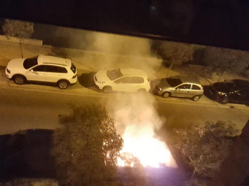 El contenedor antes de la llegada de los Bomberos.