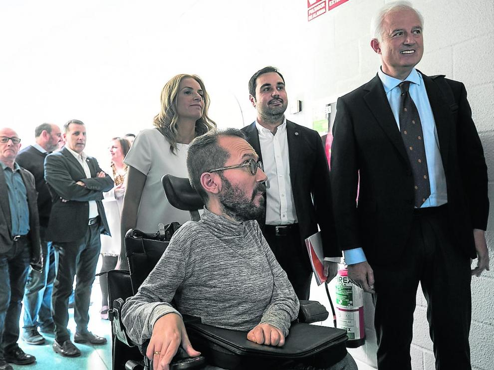 Echenique, Sumelzo, Gómez y Suárez, antes de entrar a maquillaje para protagonizar el debate de Aragón TV, este martes.