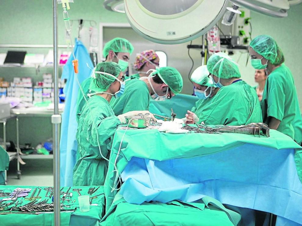 El mes pasado, 1.932 pacientes llevaban más de medio año esperando para ser intervenidos.