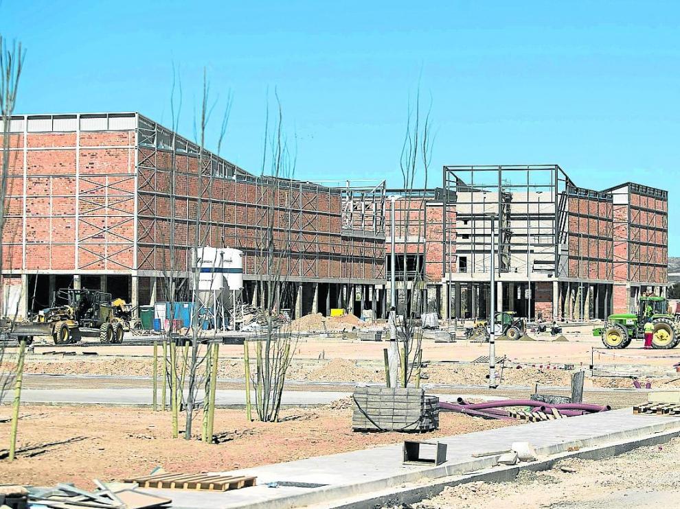 Trabajos de construcción del ‘outlet’ de Pikolin, el mes pasado, en la carretera de Logroño.