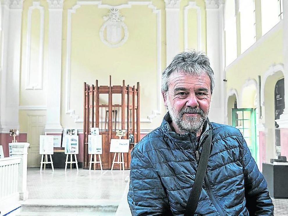 Víctor López explicó a los viajeros la historia de la estación.