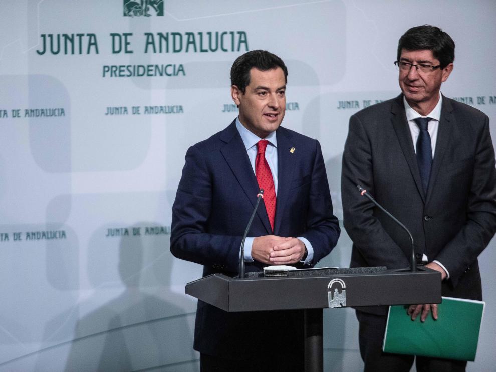 El presidente de la junta de Andalucía, Juanma Moreno, y el vicepresidente, Juan Marín.