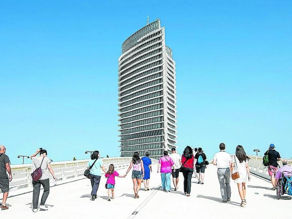 La Torre del Agua dispone de 9.500 metros cuadrados de vidrio.