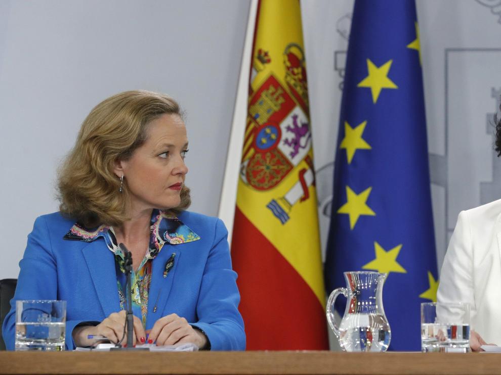 Nadia Calviño e Isabel Celaá en la rueda de prensa posterior al Consejo de Ministros.