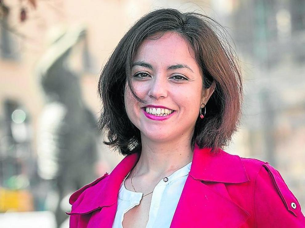 María José Estarán, delante de la estatua de César Augusto.