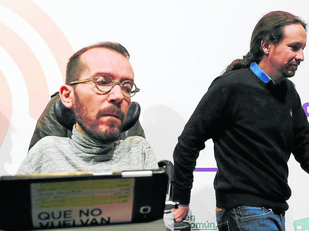 El cabeza de lista de la coalición en Zaragoza, Pablo Echenique, junto al secretario general.