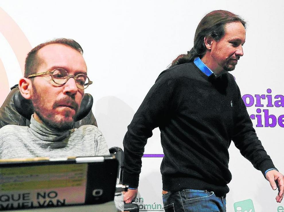 El cabeza de lista de la coalición en Zaragoza, Pablo Echenique, junto al secretario general.