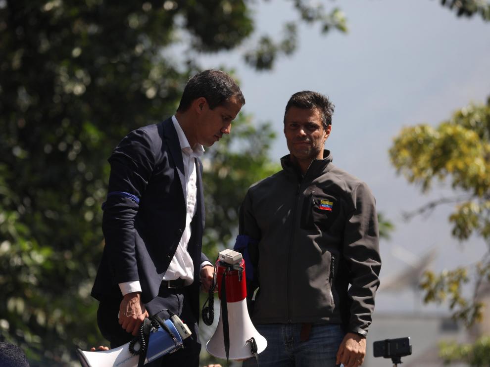 Leopoldo lópez -derecha-, este martes junto a Juan Guaidó.