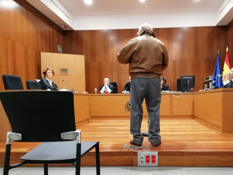 El acusado, ayer, cuando contestaba a las preguntas de la Fiscalía.