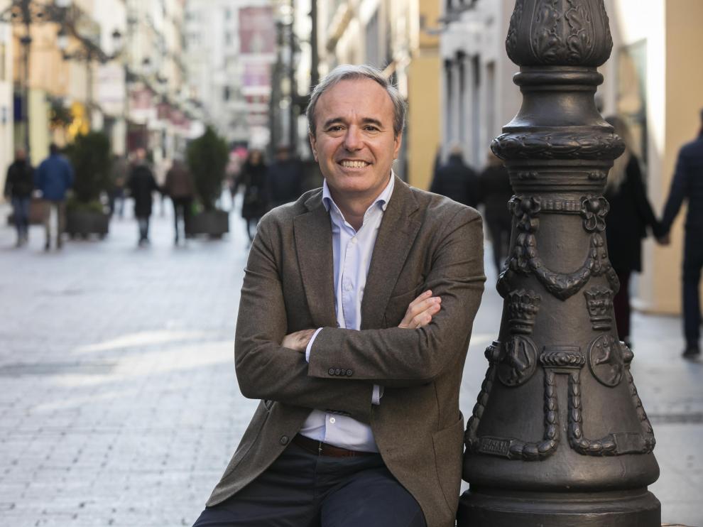Jorge Azcón, en la calle Alfonso de Zaragoza