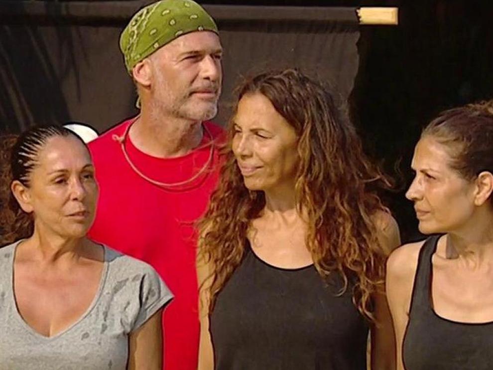 Isabel Pantoja, Carlos Lozano y las Azúcar Moreno en 'Supervivientes'.
