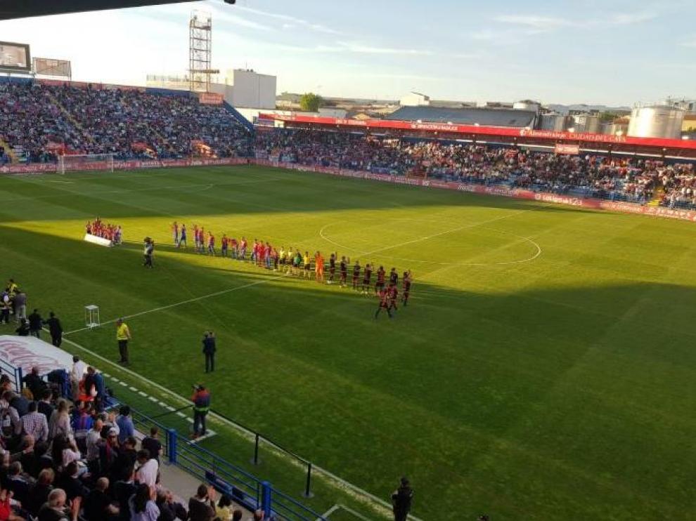 El estadio Francisco de la Hera de Almendralejo, al inicio el último partido, Extremadura-Tenerife, que ganaron los azulgranas por 1-0 hace 15 días. Este sábado jugará ahí el Real Zaragoza.