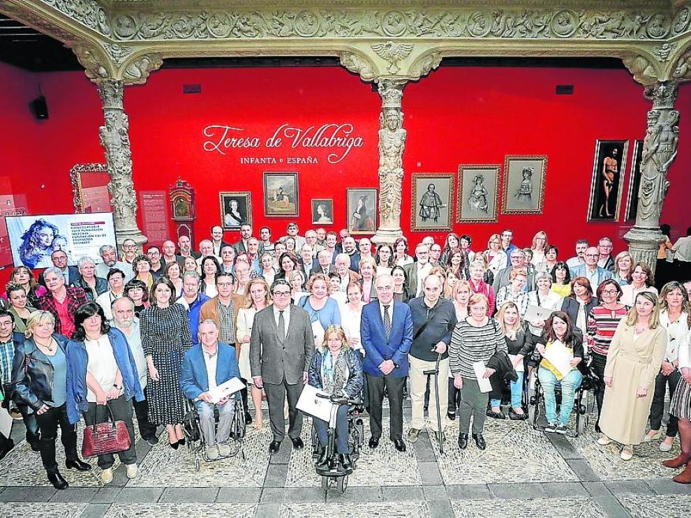 Responsables de las 134 asociaciones, tras la firma de los convenios sociales.
