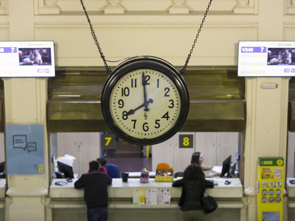 Imagen de la oficina de Correos en el centro de Zaragoza.