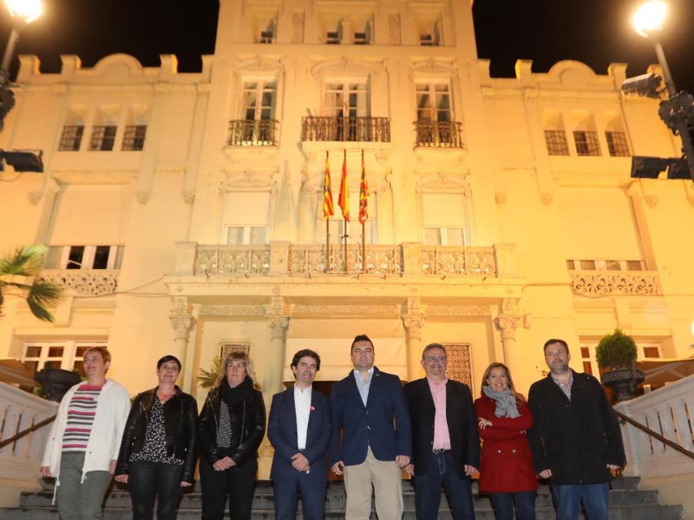 De izquierda a derecha, Novales (Con Huesca), Alastruey (CHA), Callén (Cambiar), Felipe (PSOE), Laborda (Vox), Carrera (PAR), Alós (PP) y Cadena (Ciudadanos).