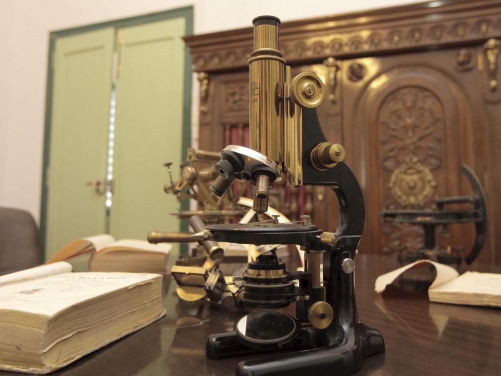 Un microscopio con el que trabajó Ramón y Cajal.