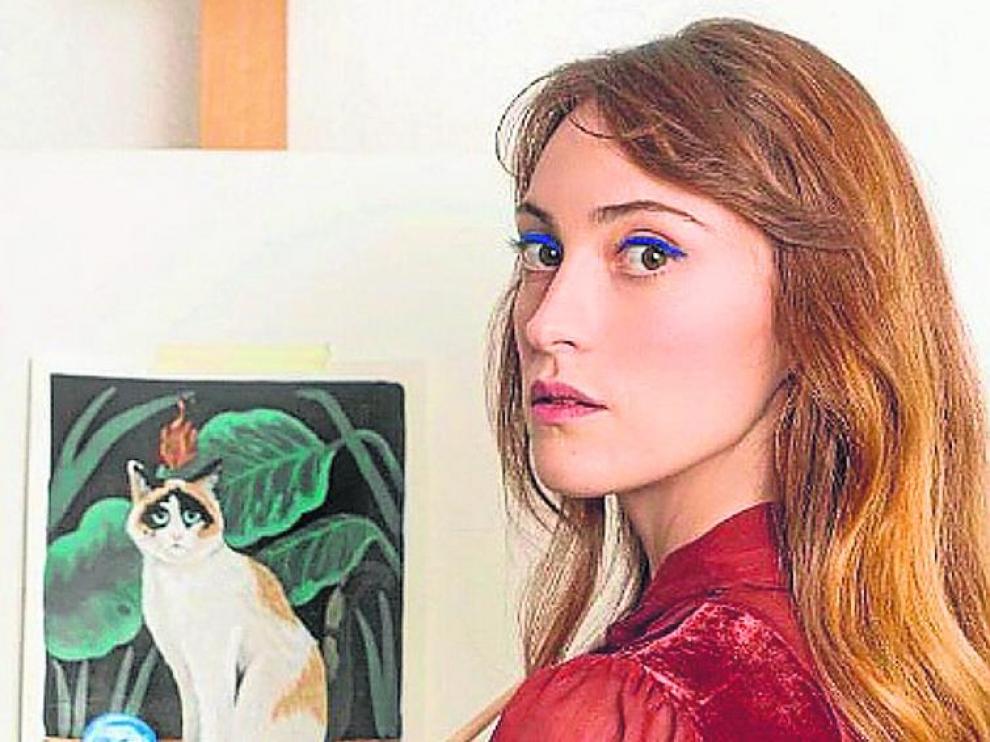 Mercedes Bellido, pintando una de las ilustraciones del libro.