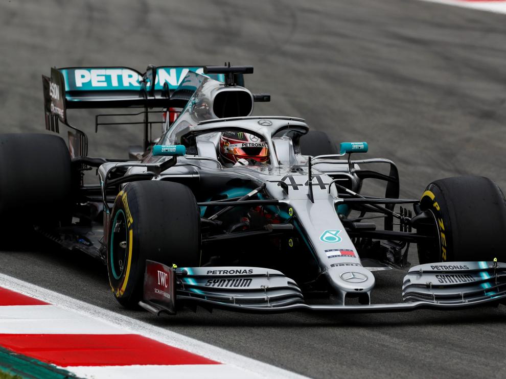 Lewis Hamilton durante los entrenamientos en Montmeló