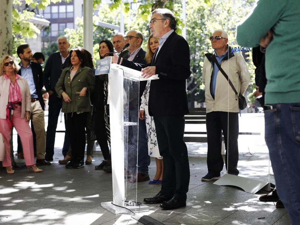 El candidato del PP a la Presidencia de Aragón, Luis María Beamonte, en la presentación de sus rebajas fiscales, este lunes.