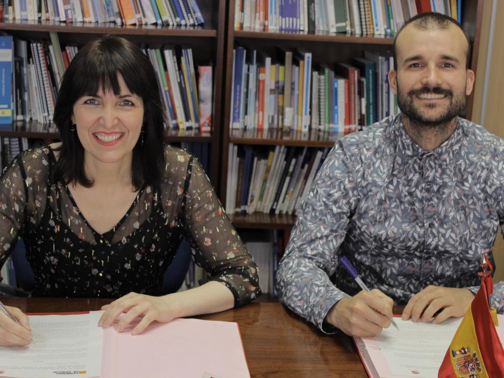 Ana Vázquez junto a Pedro Lozano, este miércoles en Zaragoza.